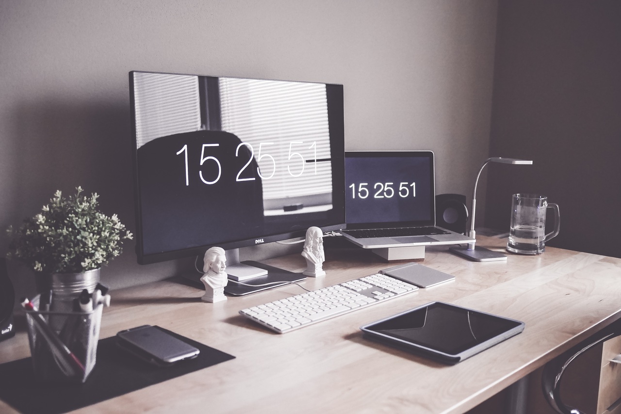 laptop-iphone-desk-computer-macbook-table-1268027-pxhere-com.jpg